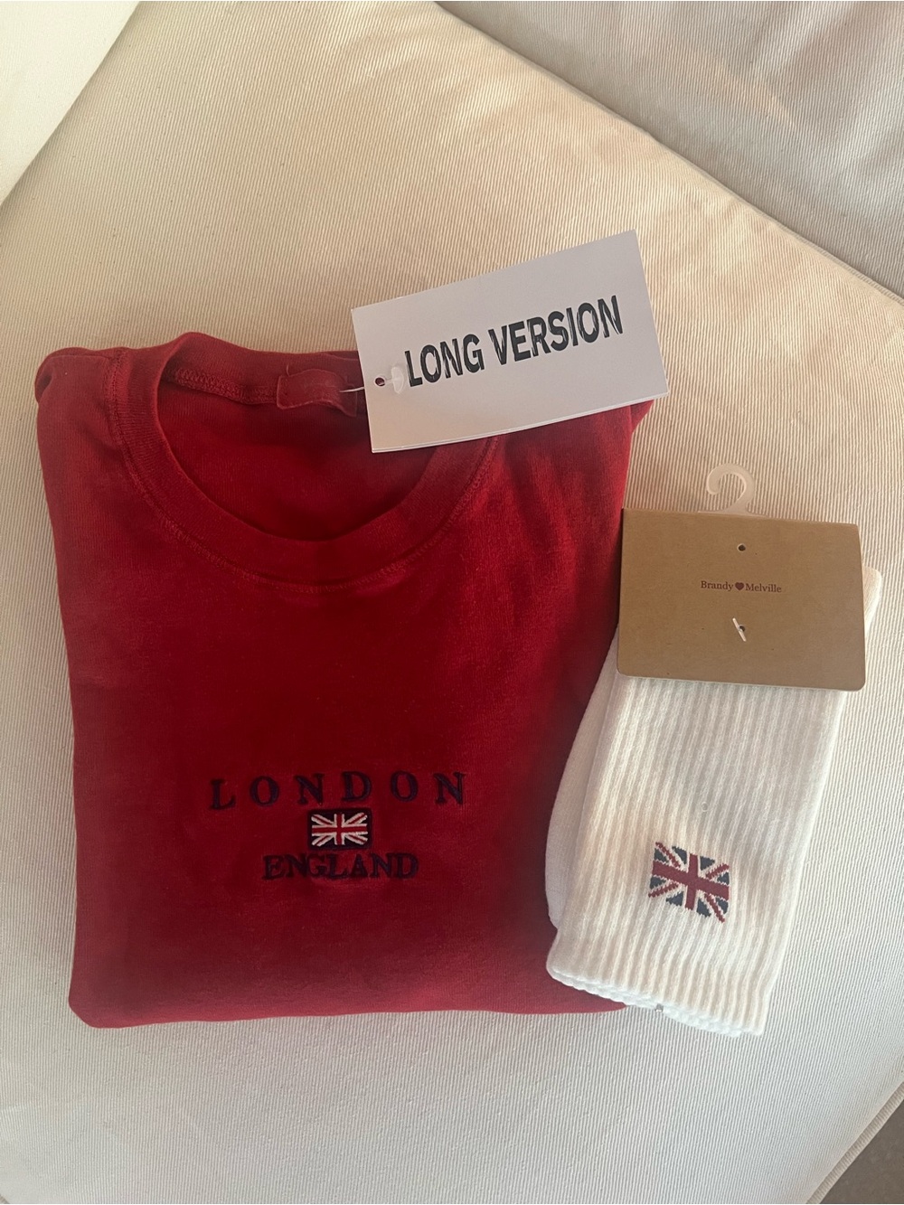 ♥️🇬🇧Brandy Melville SET-Red London, England Tee with Matching Socks♥️🇬🇧
